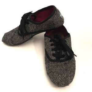 Toms Lace Up Sneakers 8.5